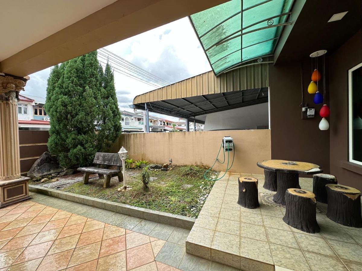 Seladah Stay Kuching Extérieur photo