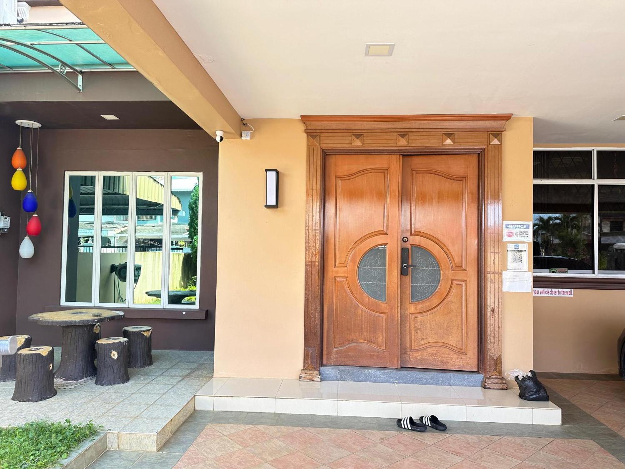 Seladah Stay Kuching Extérieur photo